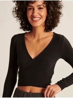 Abercrombie & Fitch Ribbed Black V-Neck Crop Top Size S Long Sleeve Fitted